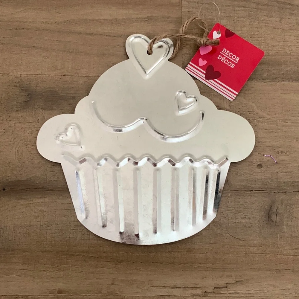 Galvanized Cupcake‎ Sign